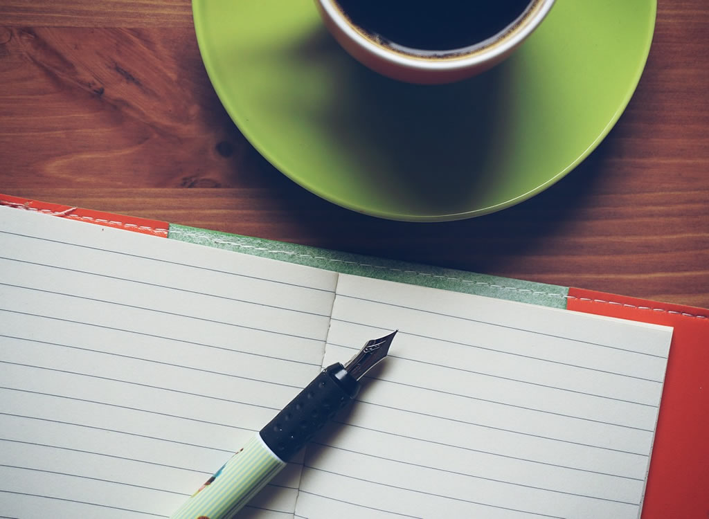 バイトム（BYTOM）の記事をまとめる様子