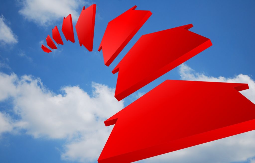 空に向かっていく矢印