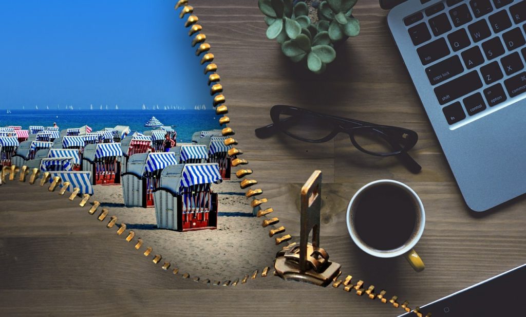 オフィスの机とチャックの向こうの世界